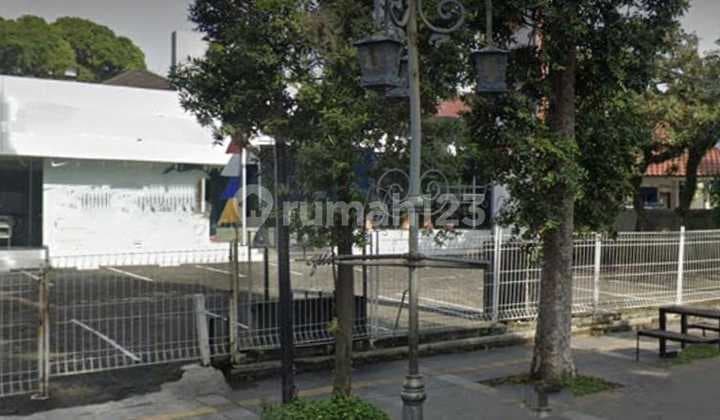 Ruang usaha posisi mainroad jalan utama Dago sangat Langka sekali