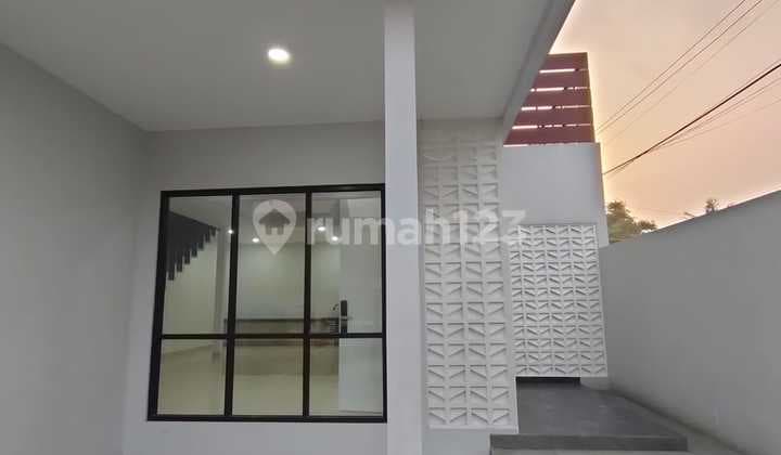 Rumah Baru Minimalis 2 Lantai di Taman Holis Indah, Bandung