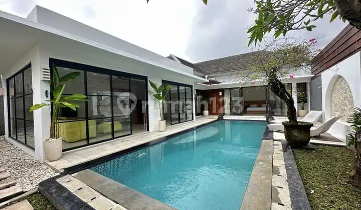 Rumah villa bagus dan siap huni di area Umalas Bumbak, Bali
