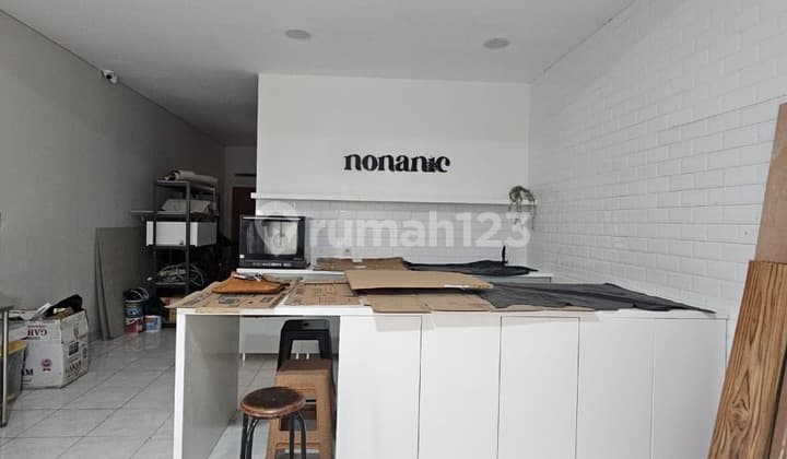 Shop house ready for business in the premium location of Singgasana Pradana, Bandung.