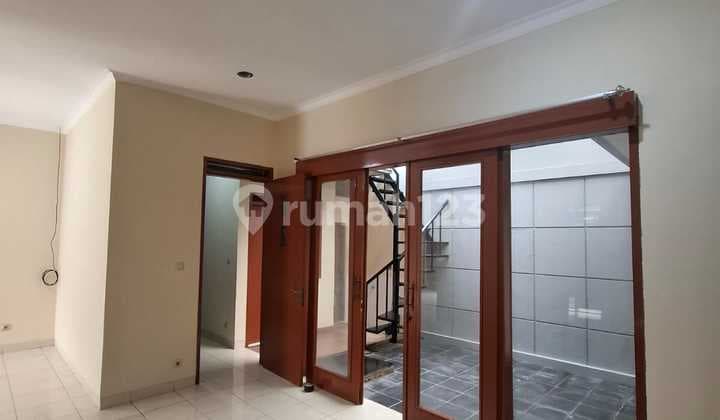 Rumah Murah dan Langka Siap Huni di Singgasana Pradana, Bandung