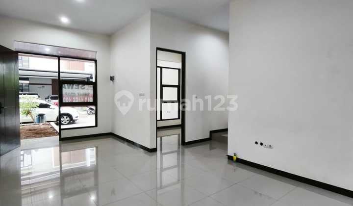 Rumah Minimalis 2 Lantai Sangat Siap Huni di Taman Kopo Indah V