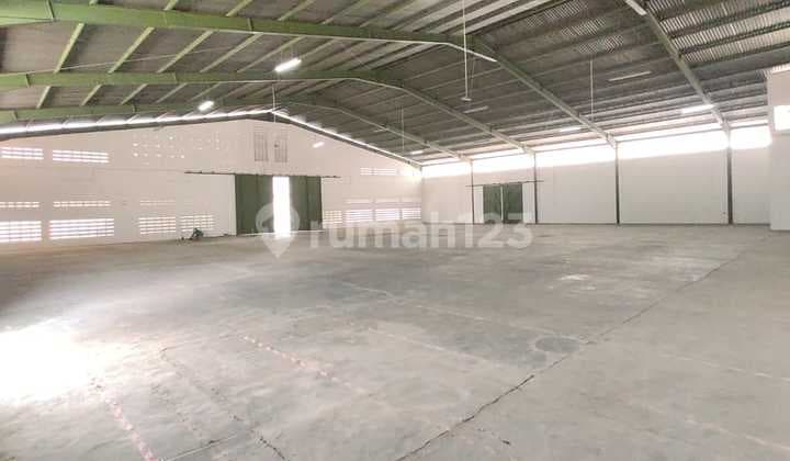 Gudang bagus dan kokoh siap pakai di mainroad Soekarno Hatta