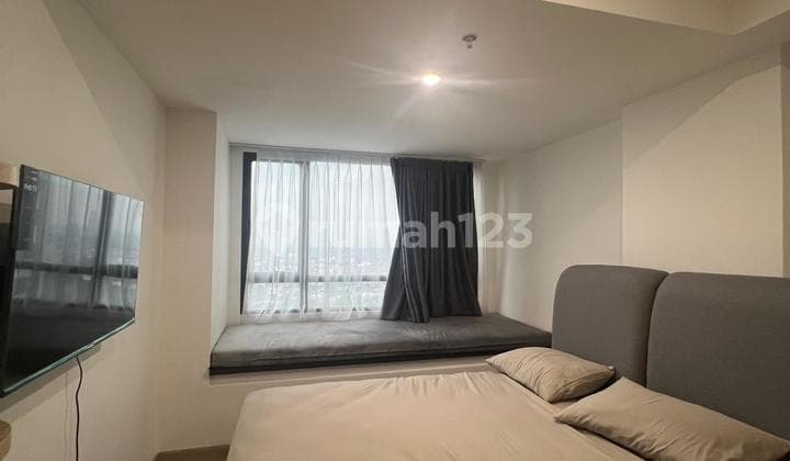 Sewa Apartemen Collins Boulevard Dekat Kampus Binus Furnished