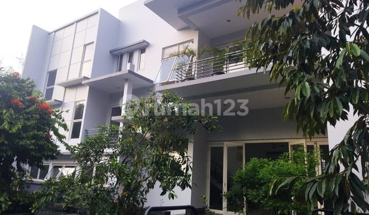 (JKT1288) Dijual Rumah 2 Lantai Telaga Golf BSD Kawasan Premium