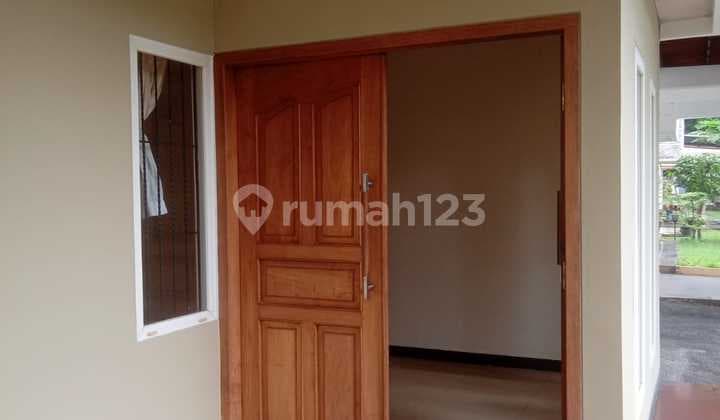 (JKT845) Dijual Rumah Luas 300m2 Cluster Cemara, Alam Sutera