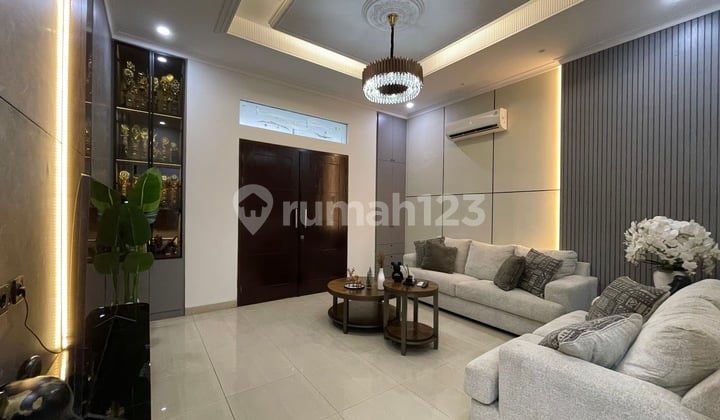 Dijual Cepat Townhouse Phinisi Indah Pik 1, 3.5 Lantai, 5 + 1 BR