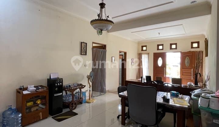 Quick Sale House in Sekneg Cidodol Complex, Kebayoran Lama, South Jakarta Semi Furnished