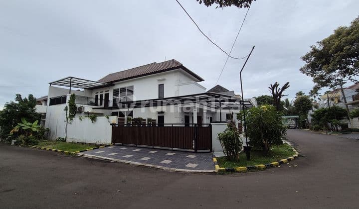 JUAL RUMAH HOEK FULL FURNISHED DI KOMPLEK GRIA JAKARTA, PAMULANG