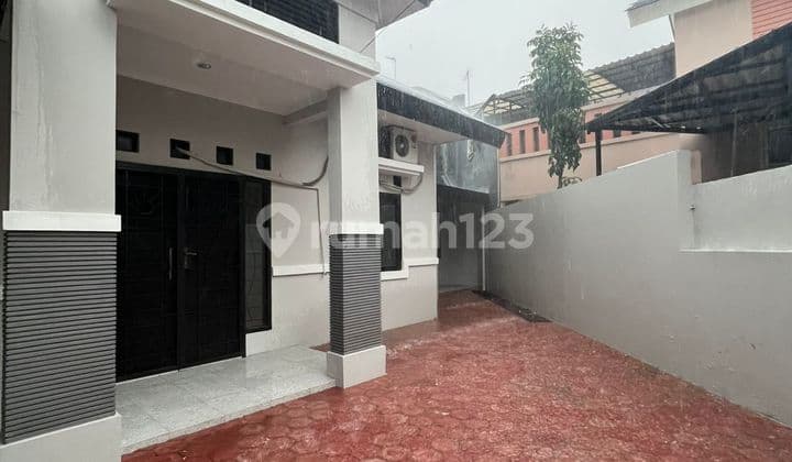 House in Nusaloka BSD, Good, East Facing, Ready to Occupy