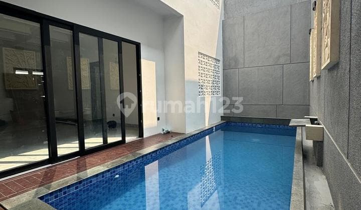 RUMAH MODERN DI BSD AVANI 2 LANTAI SIAP HUNI ADA KOLAM RENANG