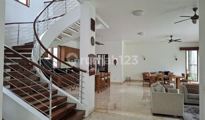 Rumah Mewah Design Cantik 2 Lantai Semi Furnish Siap Huni