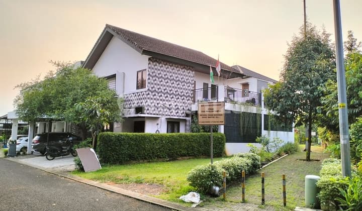 Ready-to-occupy house, strategic location, flood-free area in Delatinos BSD