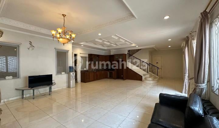 RUMAH CANTIK DI BSD FORESTA 2 LANTAI SIAP HUNI ADA BACKYARD 100m
