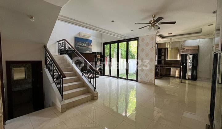 Dijual Rumah Bagus Furnished SHM Rapih Siap Huni Di The Green Bsd