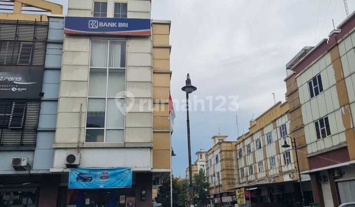 For Sale 3-Story Shophouse Prime Location on Golden Boulevard BSD