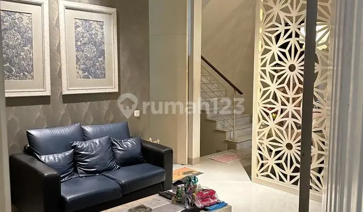 Rumah Bagus Dekat Pusat Pembelanjaan, Alam Galaxy-Surabaya