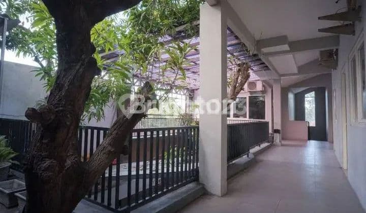 Rumah Pusat Kota Surabaya Gaya Kolonial