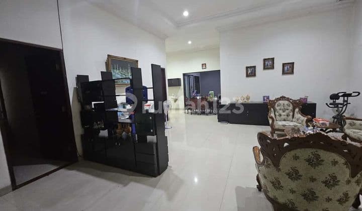 Rumah Siap huni Dengan Row yang Lebar, Gayungsari-Surabaya