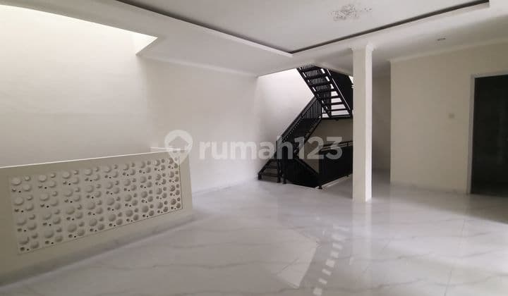 Rumah Baru Minimalis Modern, Ketintang Madya-Surabaya