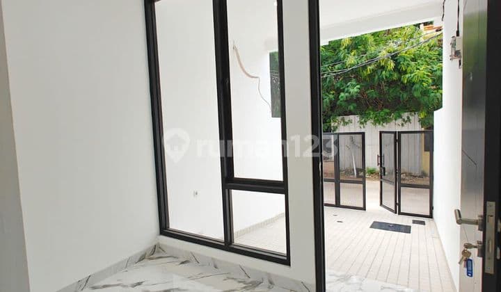 Dijual Rumah Baru 3Lt di Kedoya, Luas Tanah 45M2, Harga Rp 1.889M.
