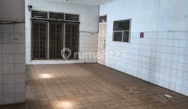 Disewa Min 2Th Bangunan 1Lt dan Dak di Meruya Utara Hrga Rp 350Jt/Th, Min 2Th.