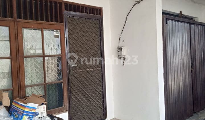 Dijual Rumah Tua di Jelambar Luas Tanah 205M2, 1 LT Harga Rp 5M Nego.