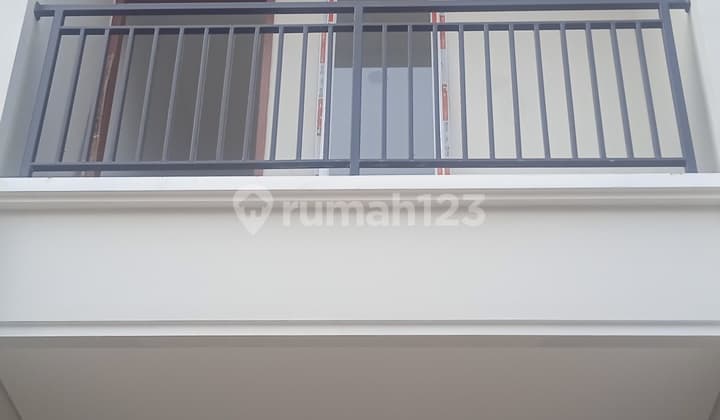 For Sale New 3-story House in Duri Kepa, Size 3x13m, Price Rp 1.3m.