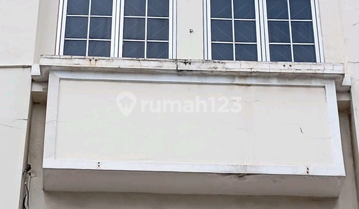 Disewa Ruko 3Lt di Slipi, Kemanggisan, Uk 5X17m2, Harga Rp 210Jt/Th.