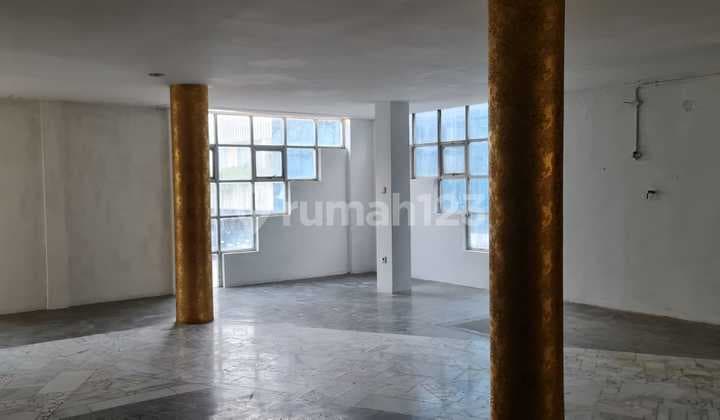 Disewa Ruko Gandeng di Kebon Jeruk, Uk 9X15m2, Min 2Th, Harga Rp 425Jt/Th.