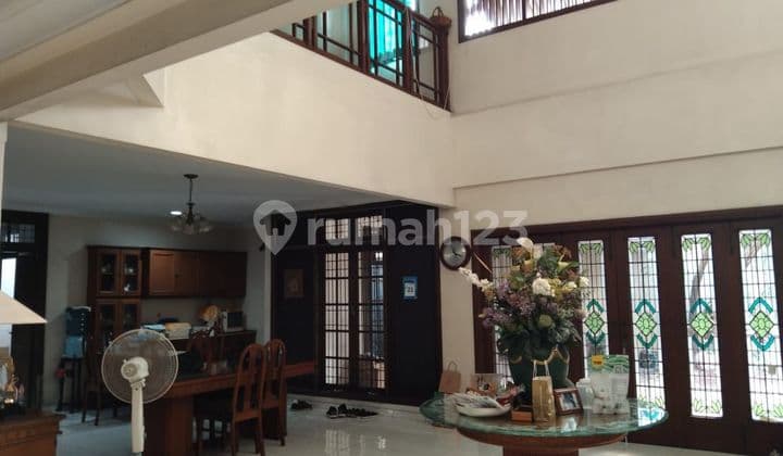 Dijual Rumah Cantik 2Lt di Puri Indah Blok D, Luas Tanah 450M2, Semifurnish, Harga Rp 13.5M.