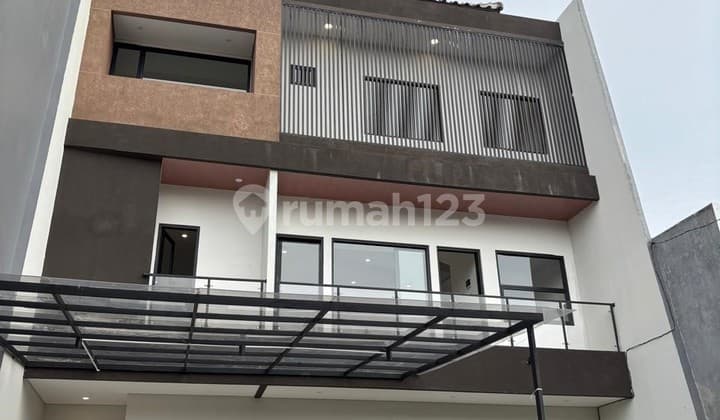Rumah cantik 3 lantai di duren sawit jakarta
