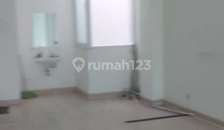Ruko 3 Lantai Lokasi Strategis Dekat Tol Bsd