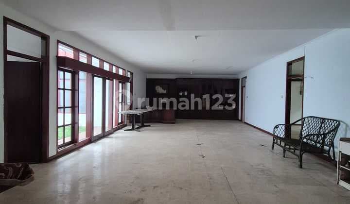 Rumah Lokasi Strategis Dekat Area Perkantoran Jakarta Barat