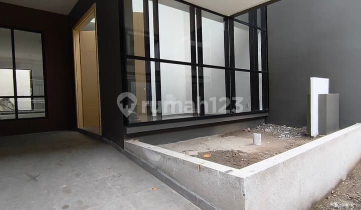 Rumah Villa Polonia Garden SHM