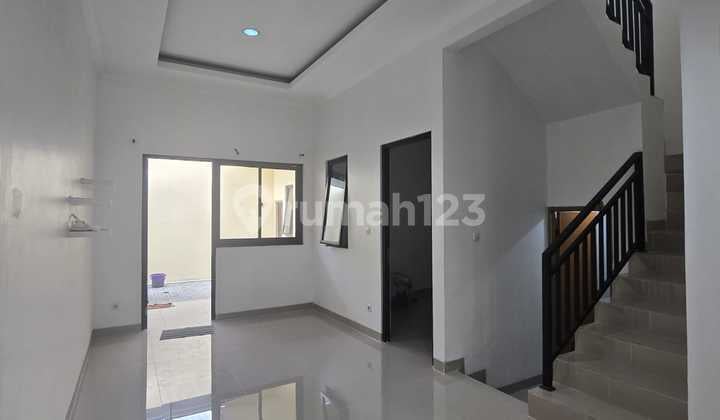 Dijual Rumah 2 Lantai Siap Huni Cluster Strategis Taman Telaga Citra Raya Cikupa, SHM, Utara