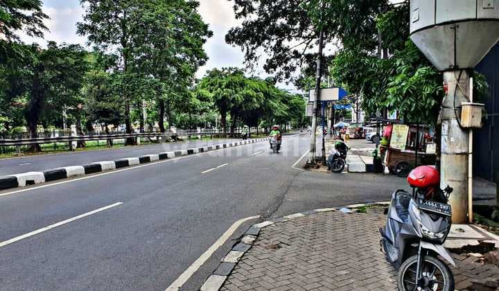 Dijual Ruko Komersial 3 Lantai – Pasar Minggu, Jaksel, Lokasi Strategis, Siap Pakai, Bagus