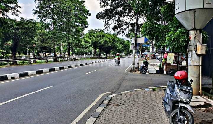 Dijual Ruko Komersial 3 Lantai – Pasar Minggu, Jaksel, Lokasi Strategis, Siap Pakai, Bagus