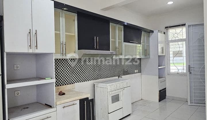 Dijual / Disewakan Rumah 2 Lantai di Icon Bsd, SHM, Semi Furnished