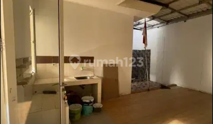 Dijual Rumah 2 Lantai Rapi & Siap Huni di Banjarwijaya Cipondoh, SHM, Lokasi Strategis
