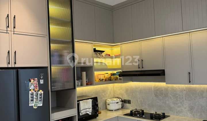 Dijual Cepat Rumah Siap Huni di Regensi Melati Mas - Lokasi Strategis & Jarang Adaakses Super Mudah: Keluar Komplek Langsung Dekat Gerbang Tol Jelupang, Full Furnished, SHM, Selatan