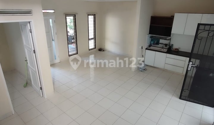 Rumah 2 Lantai SHM Strategis Semi Furnished Strategis Gading Serpong