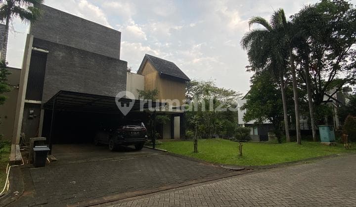 Dijual Cepat Rumah di The Green 2 Lantai, Samping Taman, Ada Pool