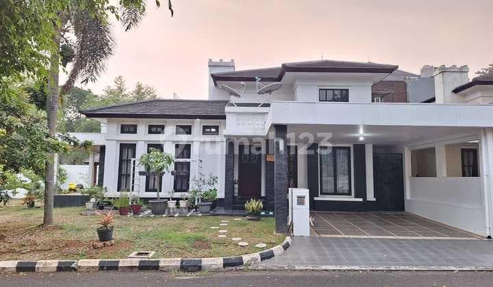 Dijual Rumah Hoek, Ada Gazebo, di Bintaro Menteng Utama