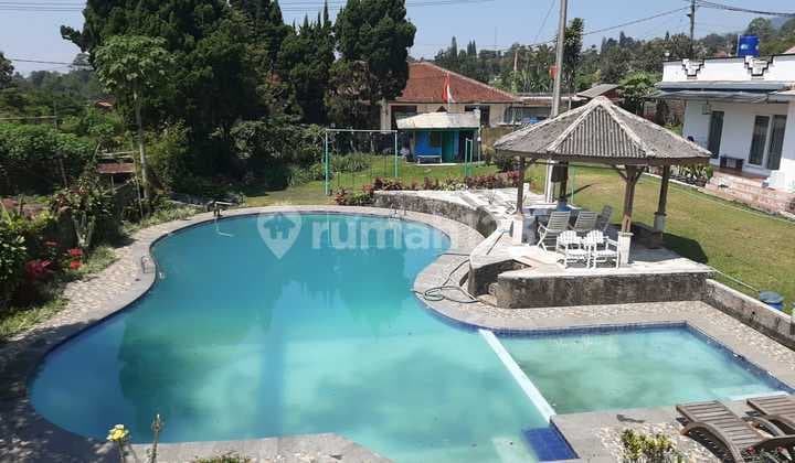 Dijual Cepat Villa Dengan Lokasi Strategis di Cipanas