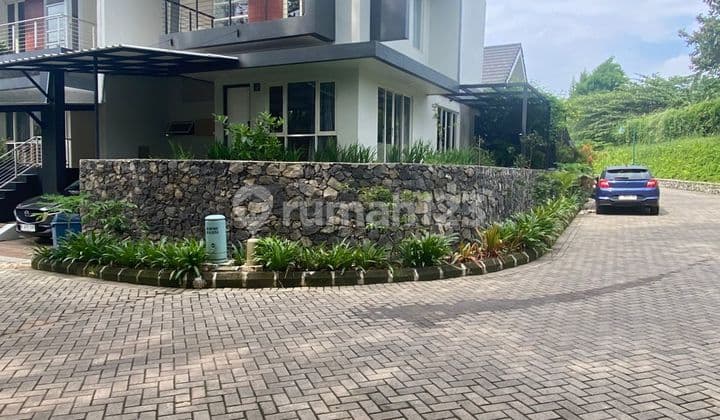 Dijual Rumah Hoek, Furnished Hadap Timur di Rancamaya Golf Estate