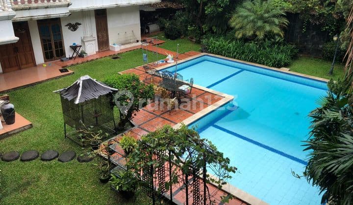 Rumah Cocok Untuk Keluarga Besar Ada Kolam Renang di Pondok Indah
