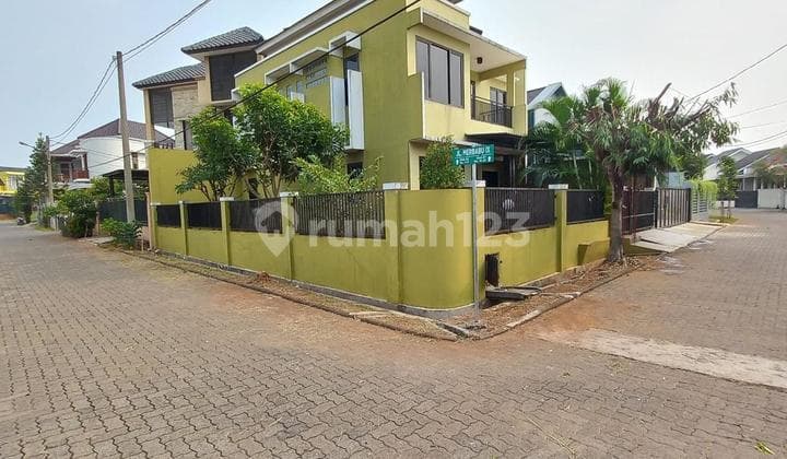 Dijual Rumah Hoek Dekat Stasiun di Villa Gunung Lestari