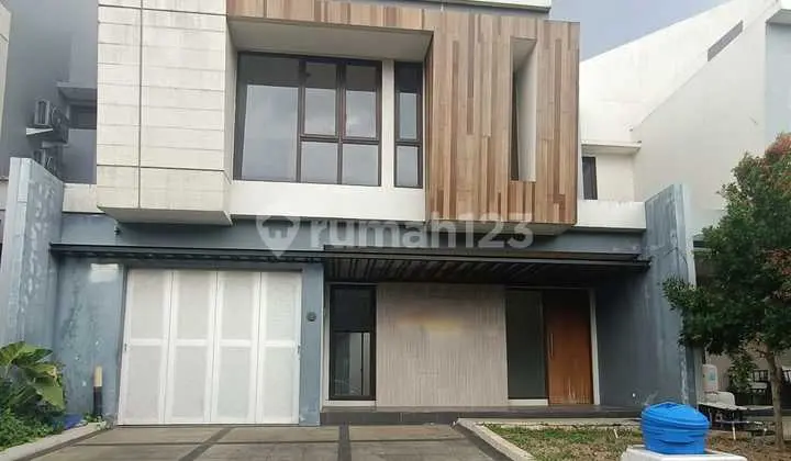 Dijual Rumah Siap Huni, Row Jalan Luas, Dalam Cluster di Eminent