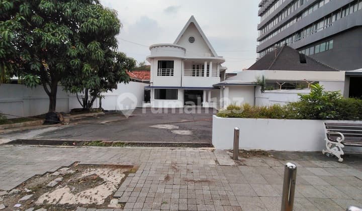 Ruang Usaha 2 Lantai Bangunan Unik Ex Bank Strategis Gajahmada Semarang